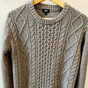 Uniqlo middle gauge cable crewneck sweater M
